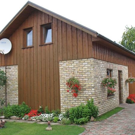 Pulkvedis Guest House Вентспилс Екстериор снимка