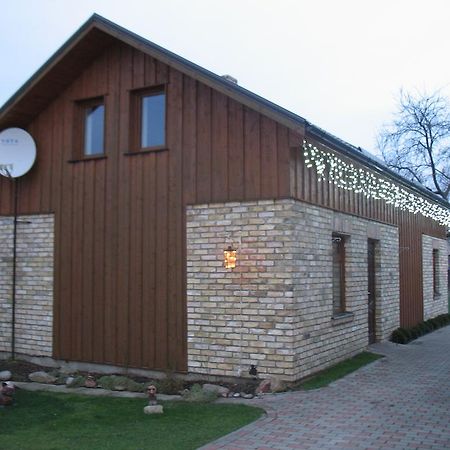 Pulkvedis Guest House Вентспилс Екстериор снимка