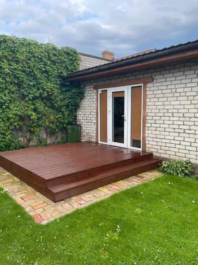 Pulkvedis Guest House Вентспилс Екстериор снимка