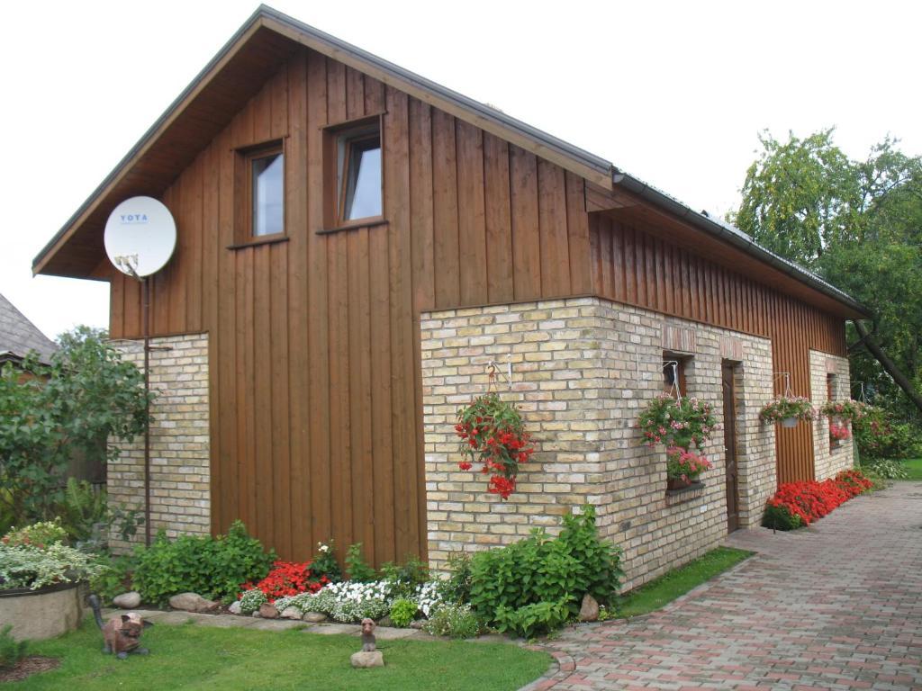 Pulkvedis Guest House Вентспилс Екстериор снимка